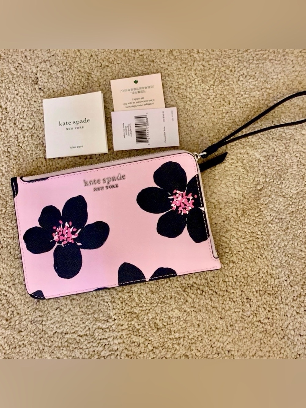 Kate Spade large wristlet NWT